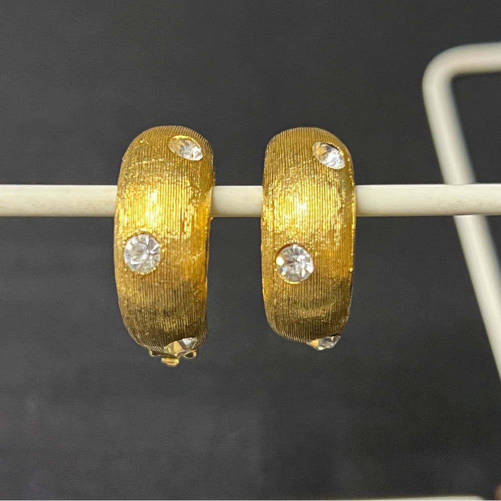 Vintage Gold Tone Clip on Earrings